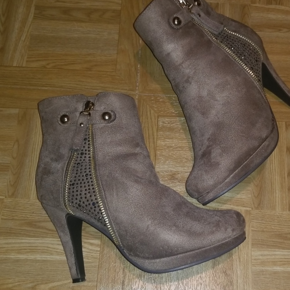 Heel boots